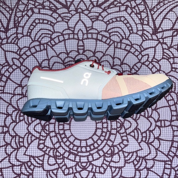 Size 11 OnClouds/OnRunning - Picture 5 of 7